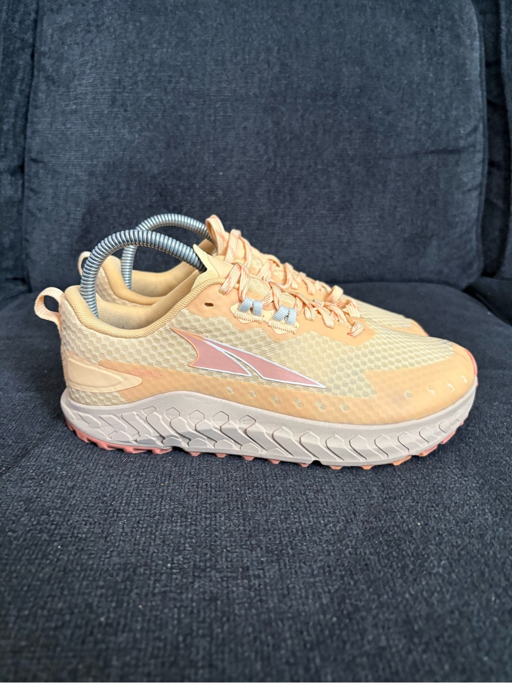 Altra Outroad Women's Size 8 Trail Running Shoes Peach